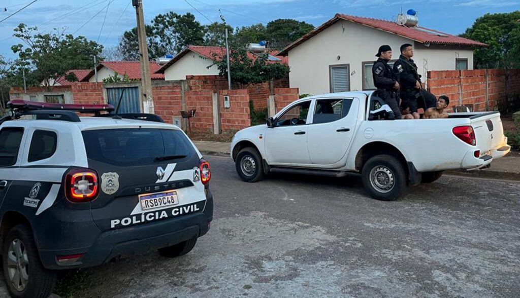 Policiais com bandidos