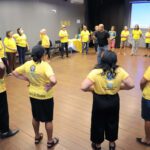 Círculo de pessoas na Universidade da Maturidade