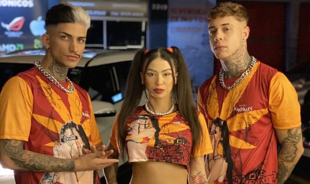 MC Pipokinha e dançarinos