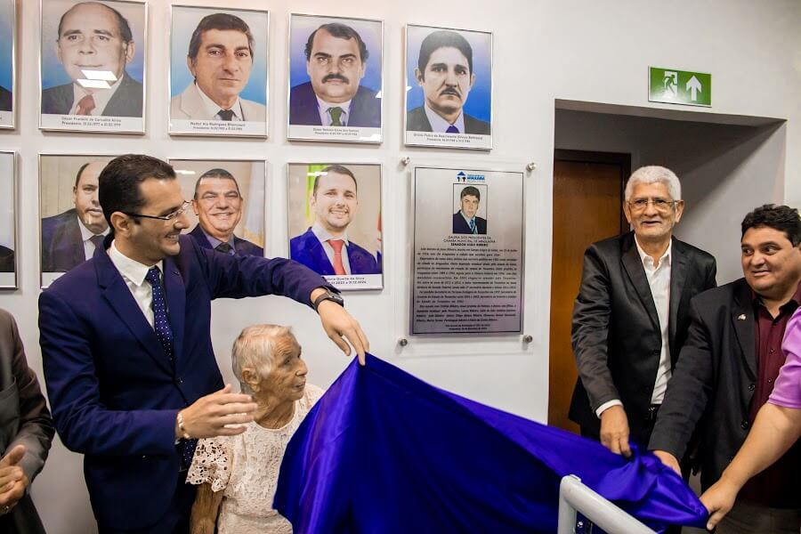 Marcos Duarte inaugurando seu novo retrato