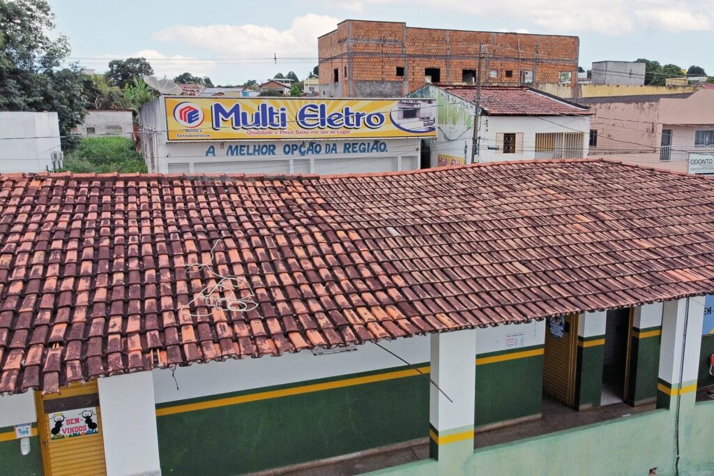 Teto de escola afundando em Dianápolis