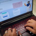 Brasília - 27/06/2023 - O Programa Universidade Para Todos (Prouni) oferta bolsas de estudo, integrais e parciais (50% do valor da mensalidade do curso), em cursos de graduação e sequenciais de formação específica, em instituições de educação superior privadas. As inscrições podem ser feitas pelo celular ou pelo computador. Foto: Juca Varella/Agência Brasil/Agência Brasil