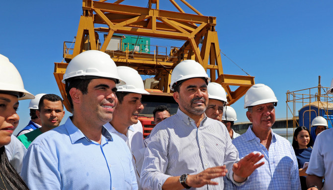 Governador Wanderlei Barbosa visitou as obras da ponte sobre o Rio Tocantins, no aniversário de 285 anos de Porto Nacional, e reforçou a necessidade de execução com qualidade e agilidade - Loise Maria/Governo do Tocantins