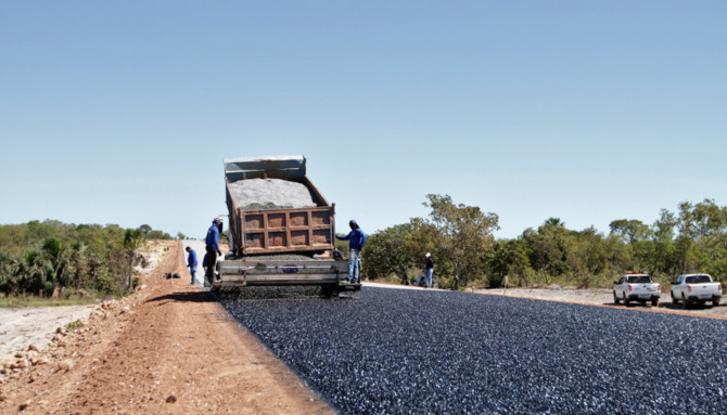 Implantação de pavimentação com lançamento de capa asfáltica no trecho entre Lagoa do Tocantins e São Félix, na rodovia TO-247 - Ageto/Governo do Tocantins