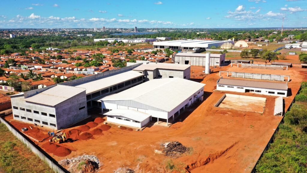  Com 60% dos serviços executados, a Escola de Tempo Integral (Vila Azul) está dentre as unidades educacionais mais aguardadas pela estrutura moderna, ampla e capacidade de atendimento

